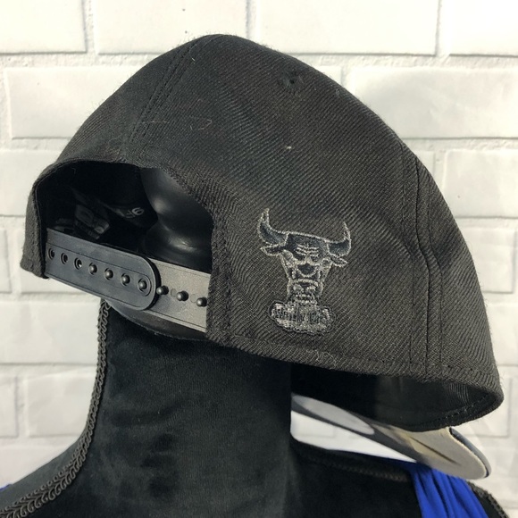 SOLD! NEW ERA Chicago Bulls Snapback Hat - Picture 4 of 8